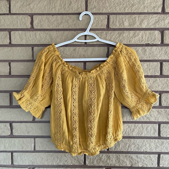 Cropped off the shoulder top - Picture 2 of 7